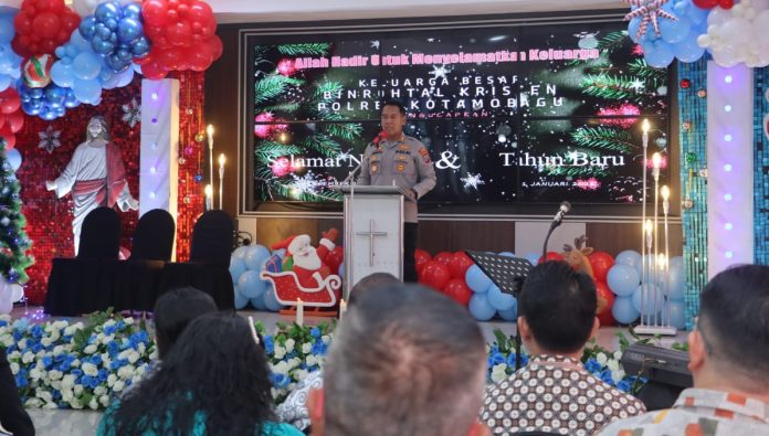 Kapolres Kotamobagu AKBP Irwanto SIK MH., Hadiri Perayaan Pohon Terang Polres Kotamobagu. (Foto: Humas Polres Kotamobagu)