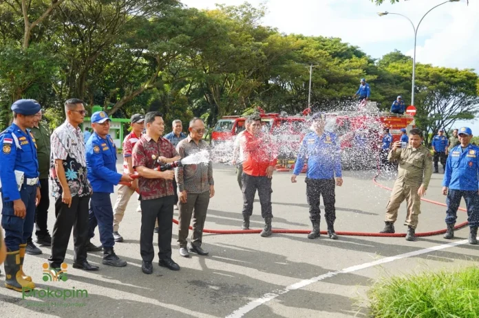 Bolmong Perkuat Kesiapsiagaan Kebakaran, Wakil Bupati Serahkan Peralatan ke Tiga Posko Tanggap Darurat
