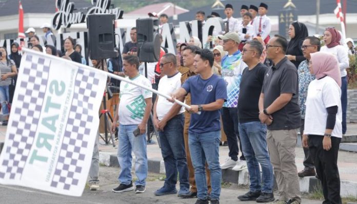 Wawali Rendy Mangkat Lepas Gerak Jalan SD, HUT ke-116 Kotamobagu Semarak Sejak Pagi