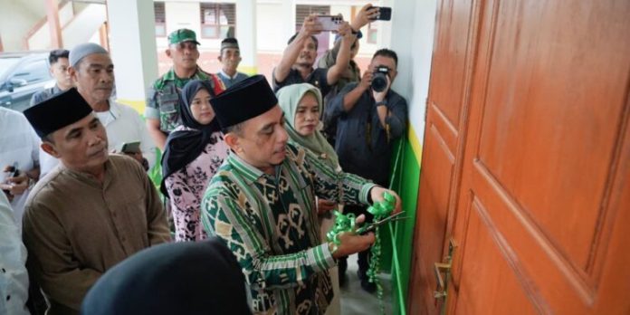 Bupati Yusra Alhabsyi Resmikan Gedung Administrasi dan Laboratorium Komputer SMP Negeri 1 Lolak