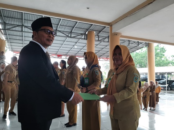 Wabup Dony Lumenta Lantik Kepala Puskesmas dan Serahkan SK PLT, Bupati Yusra Alhabsyi Sampaikan Pesan Penting