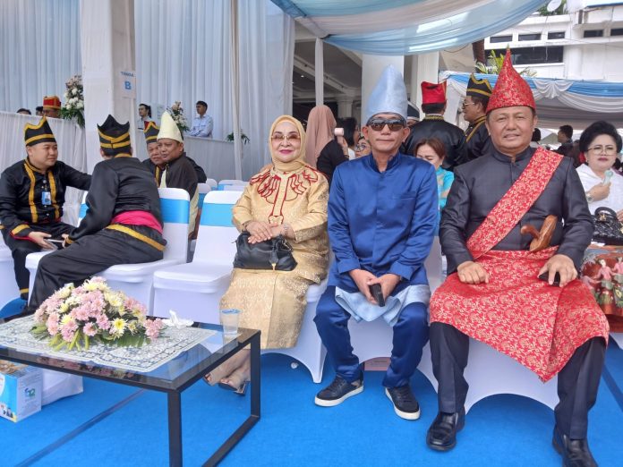 Ketua DPW PAN Sulut Hadiri HUT ke-62 Sulawesi Utara, Tampil dalam Balutan Adat Bolmong