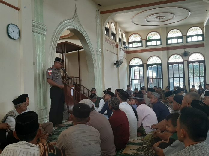 Jumat Keliling di Poyuyanan, AKBP Abdul Kholik Tegaskan Polisi Harus Hadir di Tengah Masyarakat